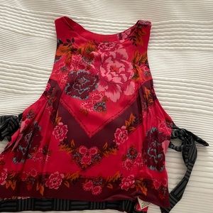 Flowy free people tank that ties on both sides. Rayon material